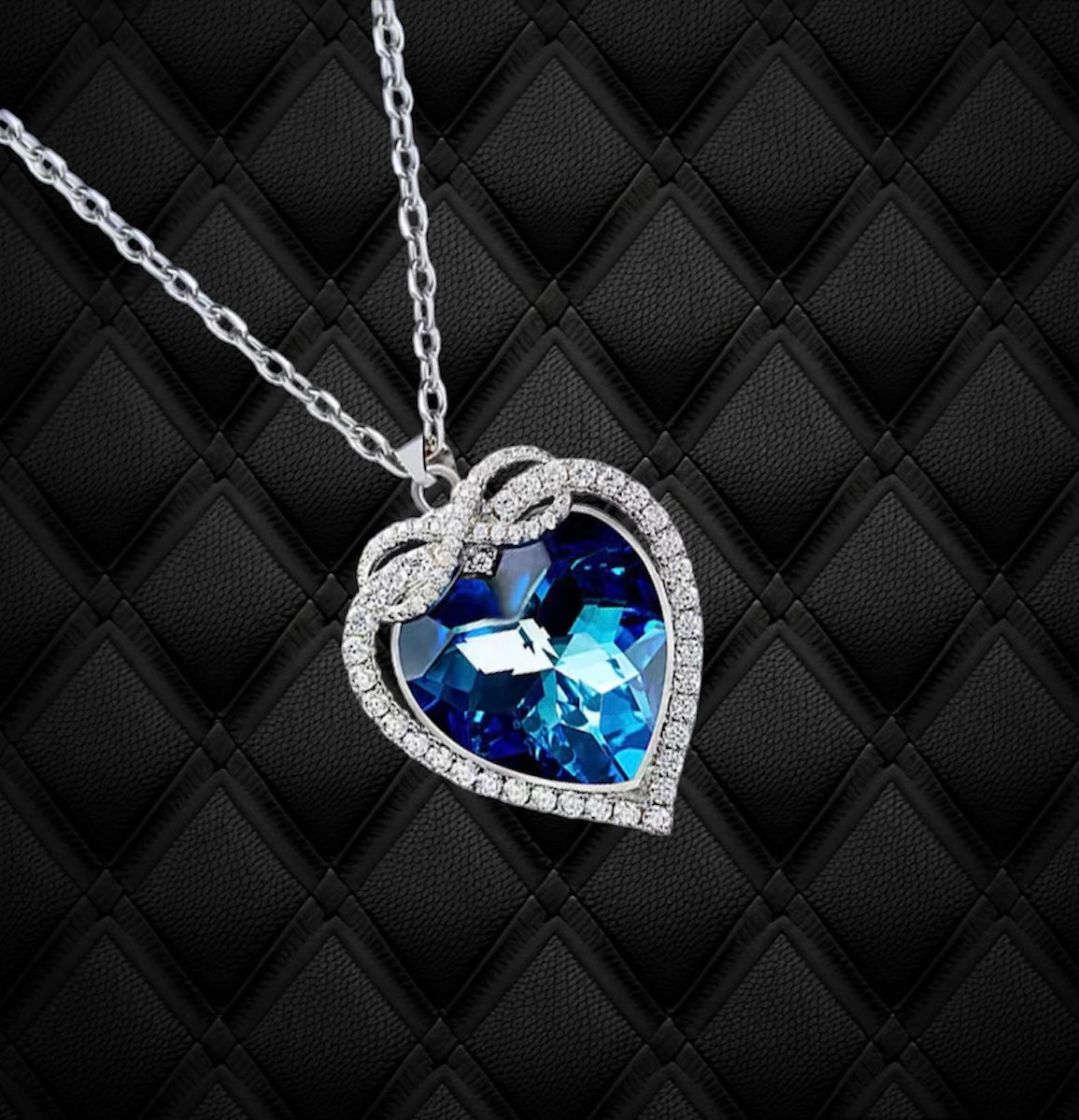 Rhinestone Heart Pendent Necklace