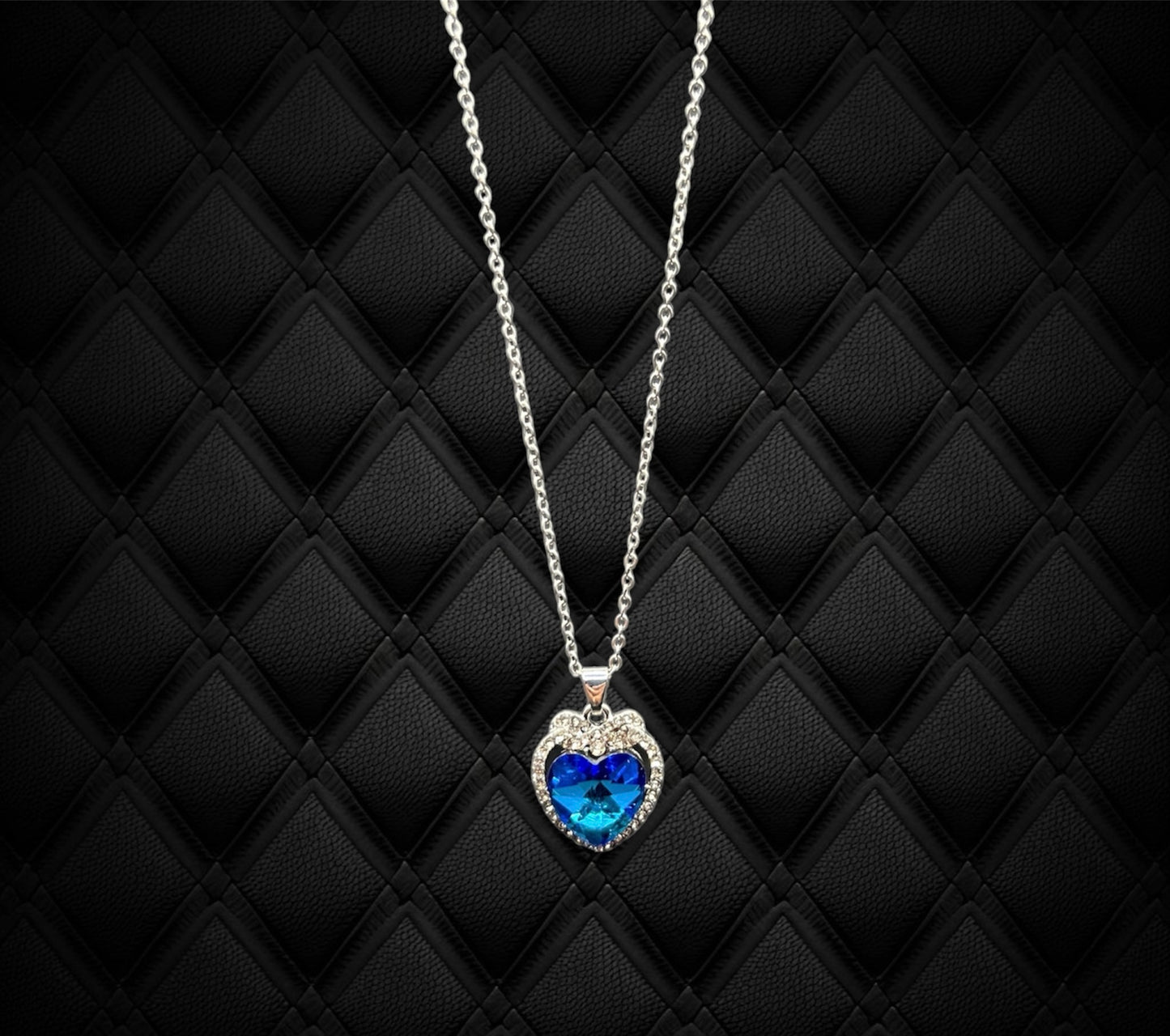 Rhinestone Heart Pendent Necklace